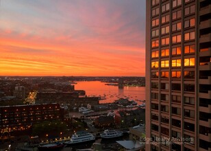 28 Atlantic Ave, Unit 35 in Boston, MA - Foto de edificio - Building Photo