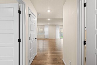 8005 S Avery Rd in Cheney, WA - Building Photo - Building Photo