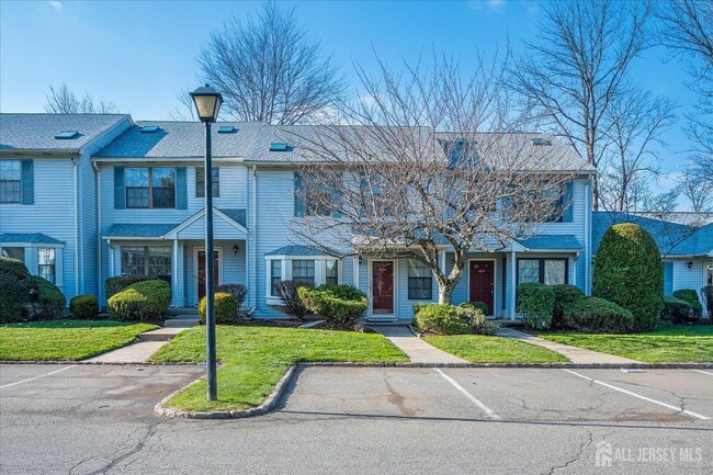 404 Maplecrest Rd in Edison, NJ - Building Photo - Building Photo