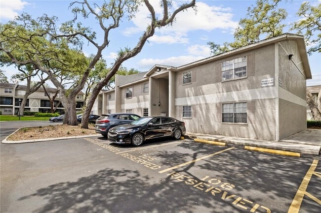 14468 Reuter Strasse Cir, Unit 508 in Tampa, FL - Foto de edificio - Building Photo