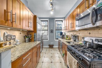 133 Thames St in Brooklyn, NY - Building Photo - Building Photo