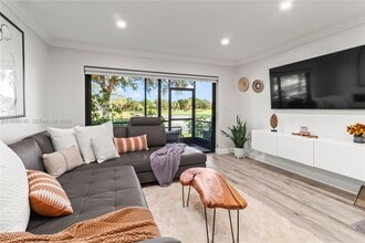 9001 Jacaranda Ln in Plantation, FL - Building Photo - Building Photo