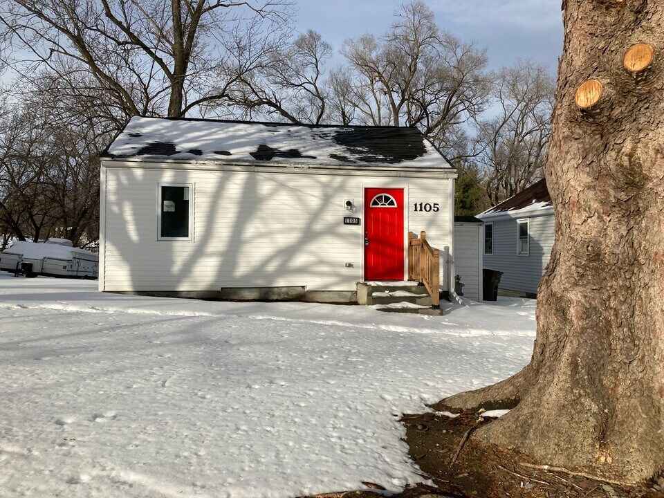 1105 Elder Ln in Des Moines, IA - Building Photo