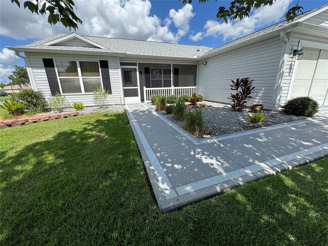 2524 English Ivy Cir in the Villages, FL - Building Photo - Building Photo