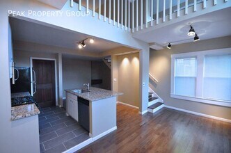 1237 Indianola Ave-Unit -B in Columbus, OH - Foto de edificio - Building Photo