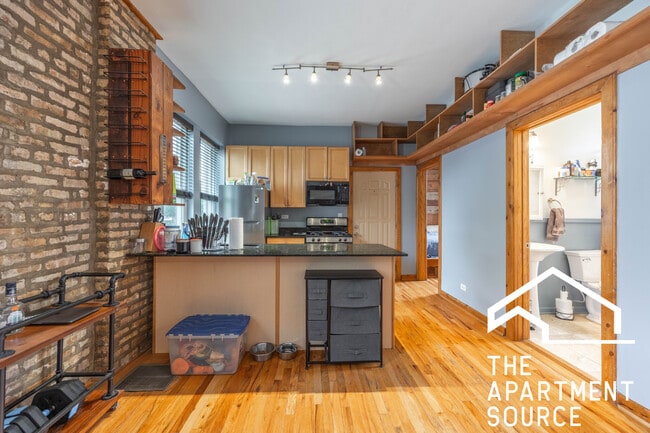 1349 N Washtenaw Ave, Unit 1F