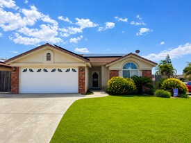 9131 Anchor Island Ct in Bakersfield, CA - Building Photo