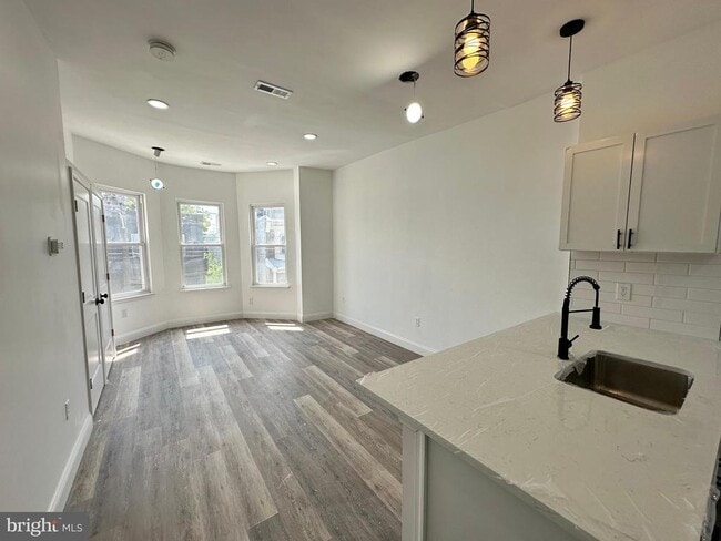 property at 1233 W Venango St