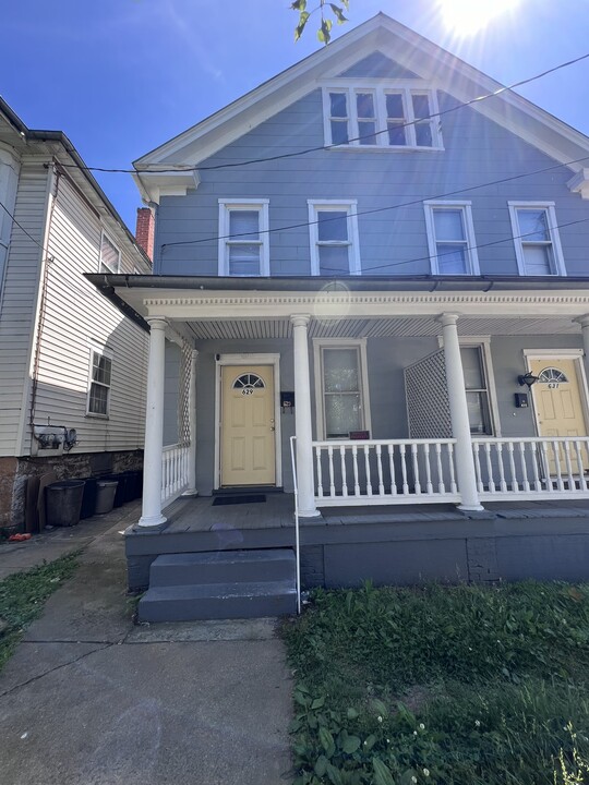 629 W King St in Martinsburg, WV - Building Photo