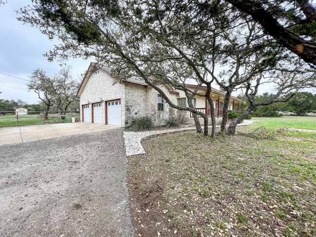 30745 Longhorn Trail in Bulverde, TX - Building Photo - Building Photo