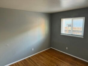 2361 Thompson Way in Sacramento, CA - Building Photo - Building Photo