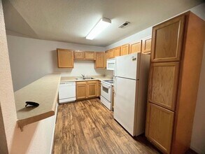 21057 Honest in St. Robert, MO - Building Photo - Building Photo