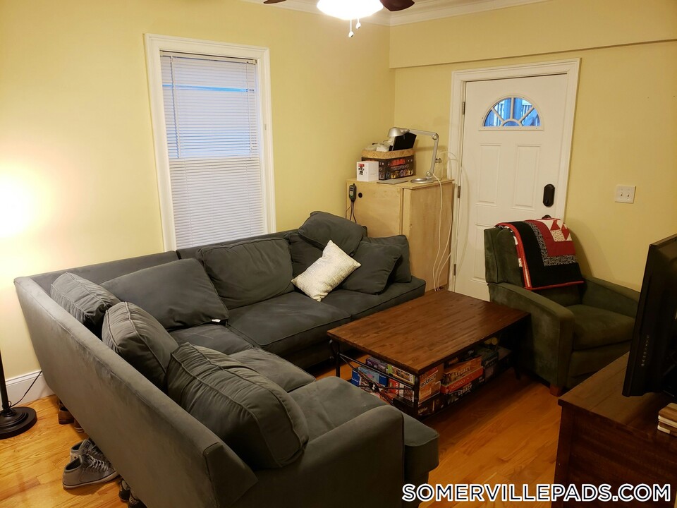 206 Summer St in Somerville, MA - Building Photo