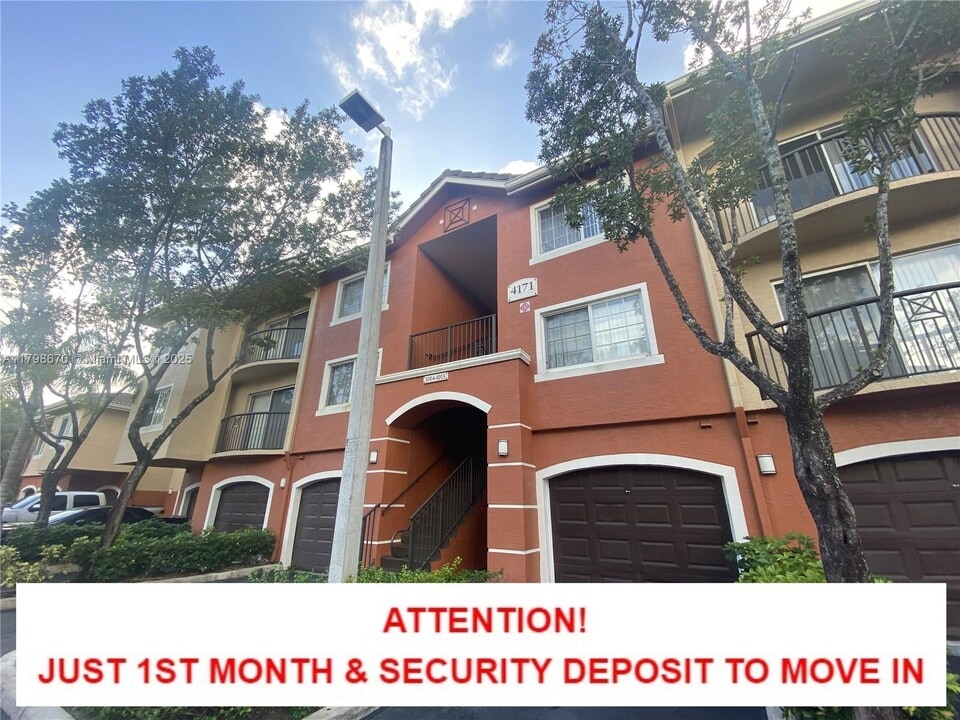 4171 N Haverhill Rd in West Palm Beach, FL - Building Photo