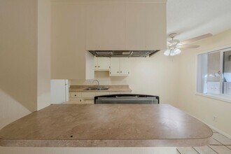 1711 Coronado Ave in Long Beach, CA - Building Photo - Building Photo