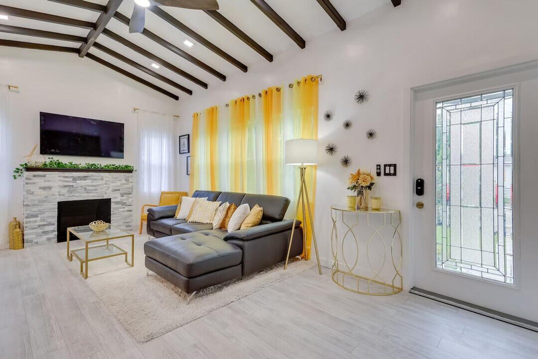 774 NW 49th St in Miami, FL - Foto de edificio