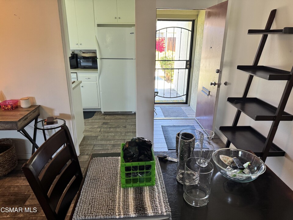 2261 Camilar Dr in Camarillo, CA - Building Photo