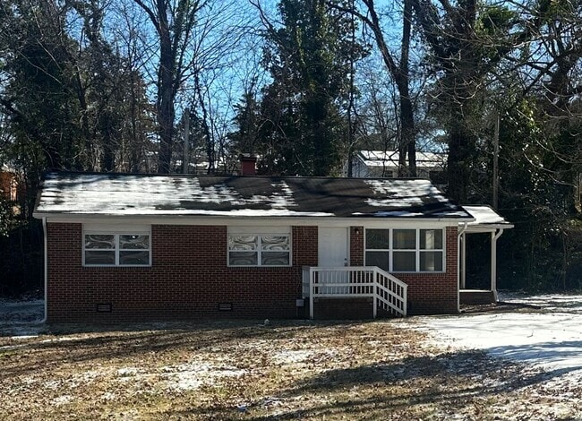 property at 2913 Beechwood Dr