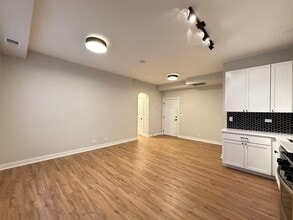 651 W Wrightwood Ave, Unit A03C in Chicago, IL - Building Photo - Building Photo