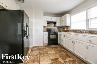 10110 Hillcrest Rd in Kansas City, MO - Building Photo - Building Photo