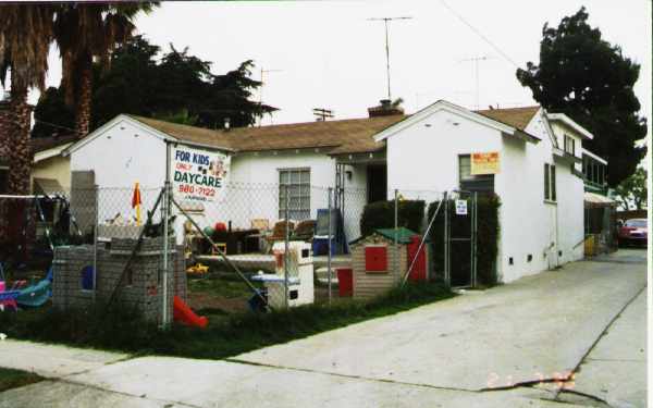 10829-10831 Bloomfield St in North Hollywood, CA - Foto de edificio - Building Photo