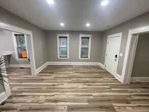 946 Sigsbee St SE in Grand Rapids, MI - Building Photo - Building Photo