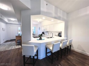 2230 Chesterbrook Ct in Naples, FL - Foto de edificio - Building Photo