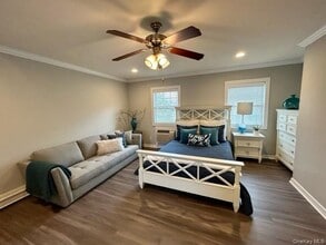 184 Hallock Rd in Lake Grove, NY - Building Photo - Building Photo