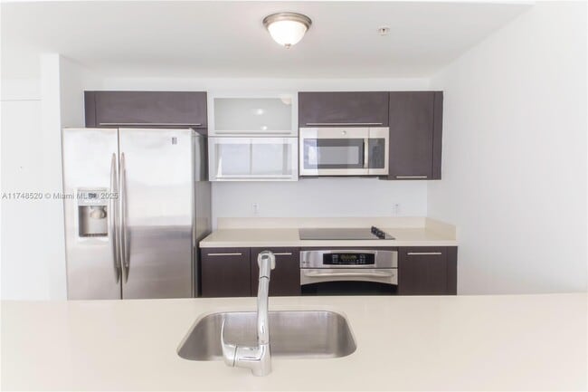 90 SW 3rd St, Unit 3408 in Miami, FL - Building Photo - Building Photo
