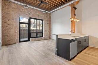 818 N Wolcott Ave in Chicago, IL - Building Photo - Building Photo