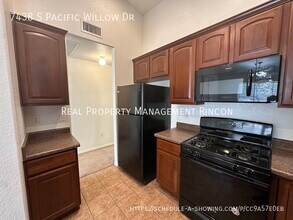 7438 S Pacific Willow Dr in Tucson, AZ - Building Photo - Building Photo