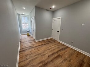 372 Main St, Unit 3 in Paterson, NJ - Building Photo - Building Photo