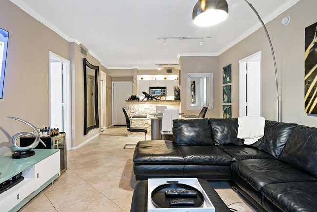 property at 580 S Sapodilla Ave