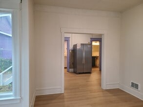 5708 7th Ave S in Seattle, WA - Foto de edificio - Building Photo