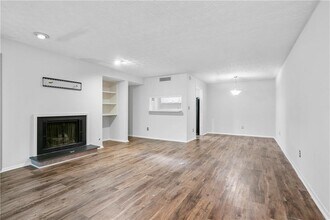 1006 Dunbar Dr in Dunwoody, GA - Building Photo - Building Photo
