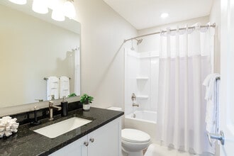 Crescent Woods in Gahanna, OH - Building Photo - Building Photo