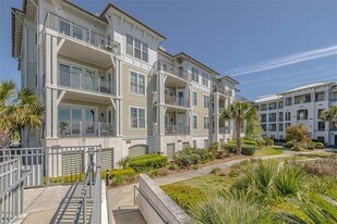 10 Marina Dr in St. Simons Island, GA - Building Photo