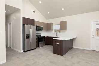 1420 E Iris Ave in McAllen, TX - Building Photo - Building Photo