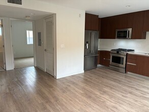 1445 9th St, Unit 202 in Santa Monica, CA - Foto de edificio - Building Photo