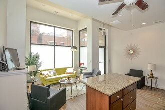 1448 W Fullerton Ave, Unit J03P in Chicago, IL - Building Photo - Building Photo