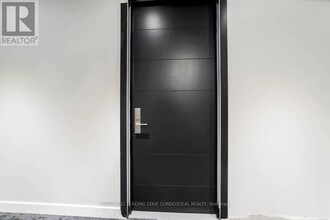 488-3488 University Ave in Toronto, ON - Building Photo - Building Photo