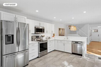 197 Treescape Dr in East Hampton, NY - Building Photo - Building Photo
