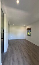 560 NE 69th St in Miami, FL - Building Photo - Building Photo
