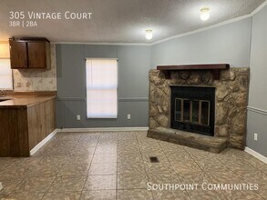 305 Vintage Ct in Greenwood, SC - Foto de edificio - Building Photo