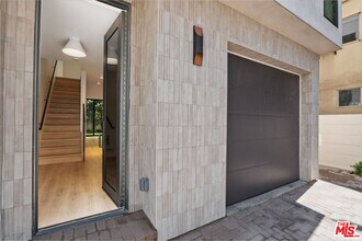 426 Arnaz Dr in Los Angeles, CA - Building Photo - Building Photo