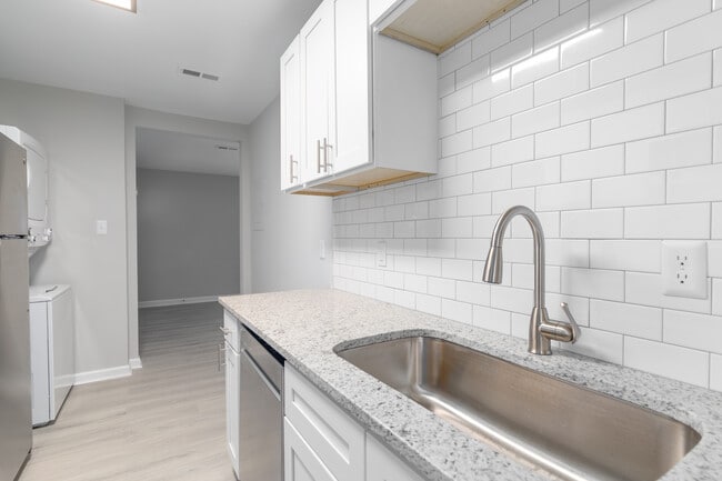 Longview Village Apartments in Raleigh, NC - Building Photo - Interior Photo