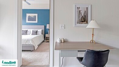 825 Usener St in Houston, TX - Foto de edificio - Building Photo