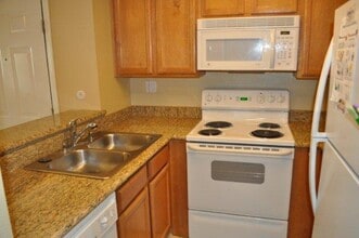 3456 Castle Glen Dr in San Diego, CA - Building Photo - Building Photo