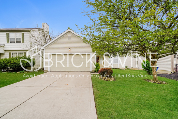 5745 Sundial Dr in Galloway, OH - Building Photo