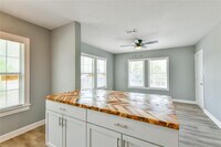 4615 Schroeder St photo'